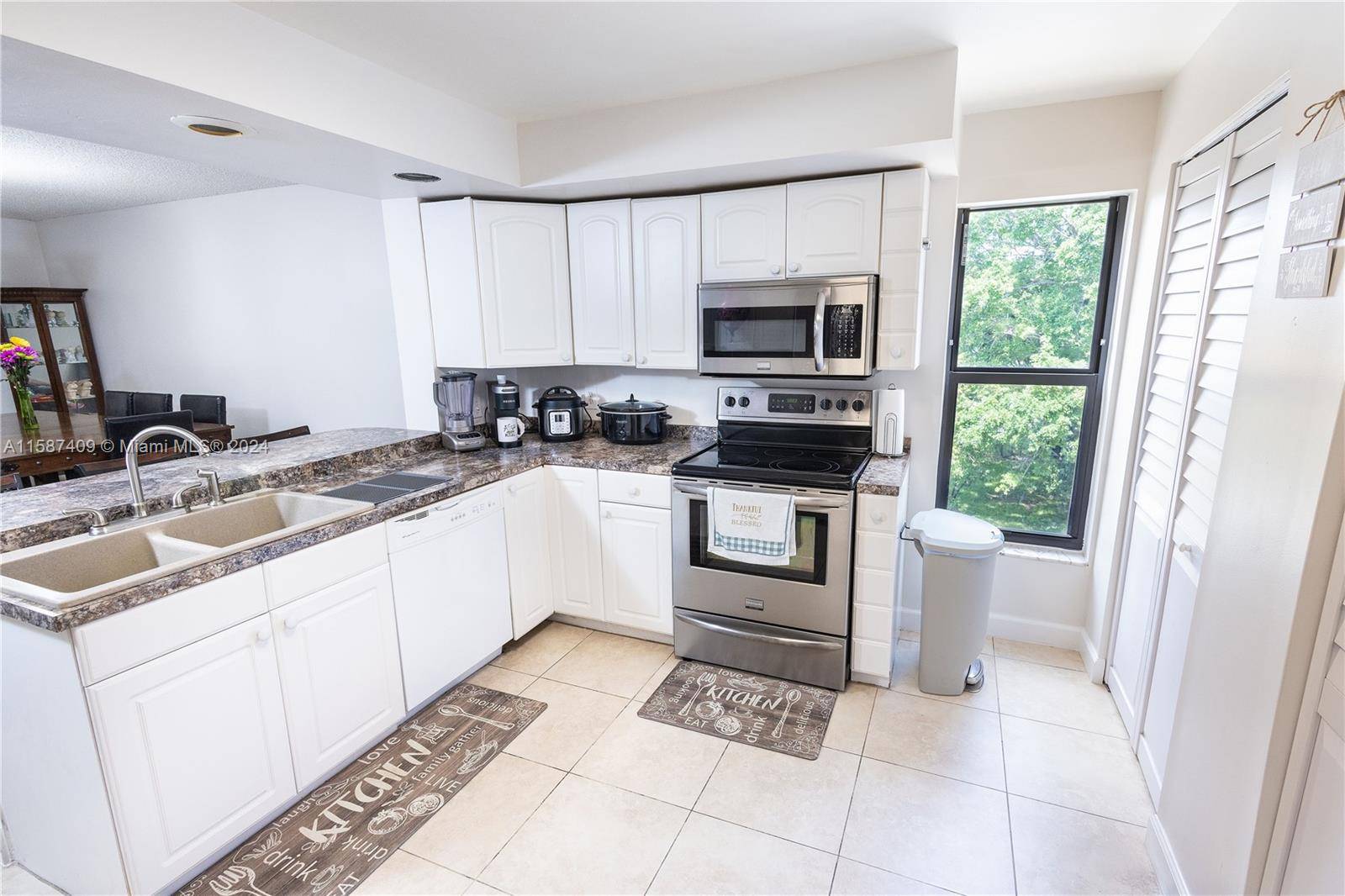 430 Commodore Dr #317, Plantation, FL 33325