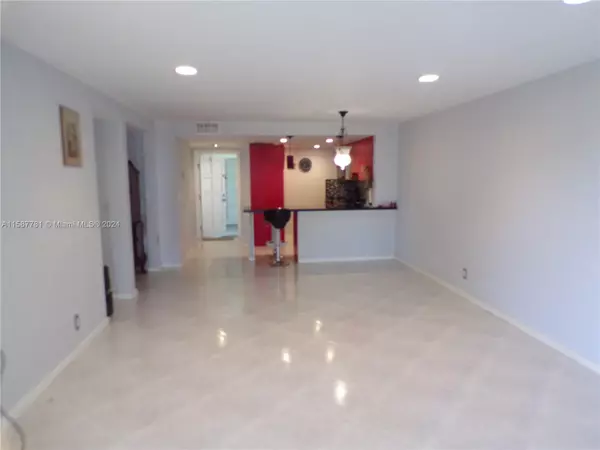 Hollywood, FL 33021,1200 Hillcrest Ct #214
