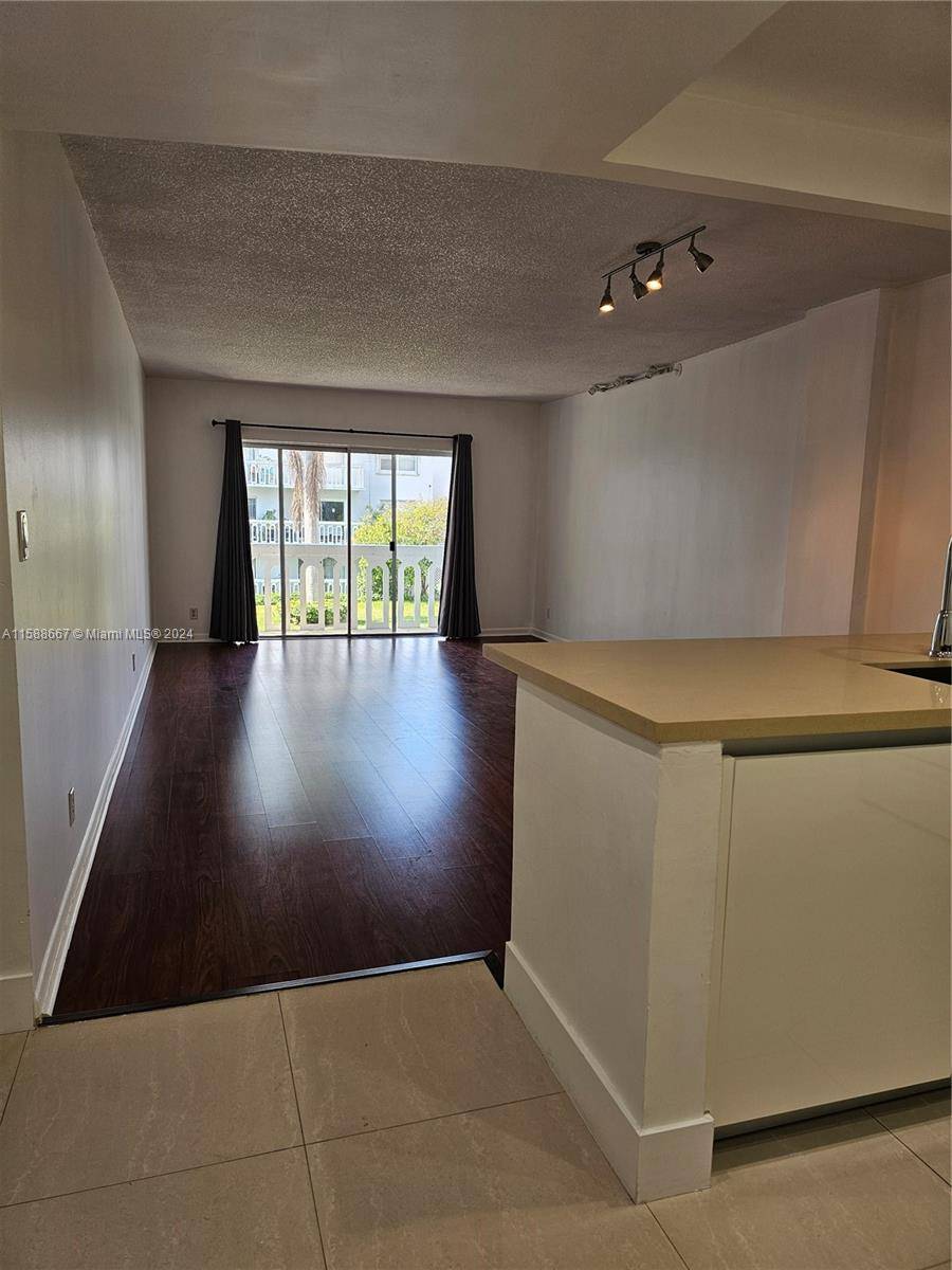 Coral Gables, FL 33133,100 Edgewater Dr #244