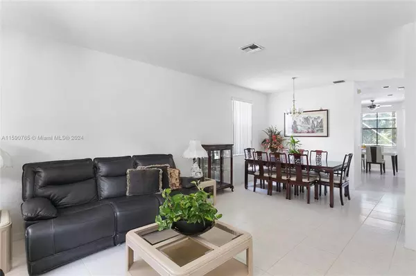 Weston, FL 33331,4032 Pinewood Ln