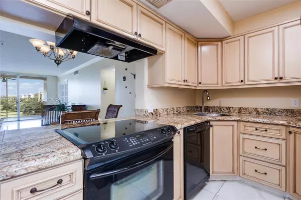 Pompano Beach, FL 33069,2671 S Course Dr #507