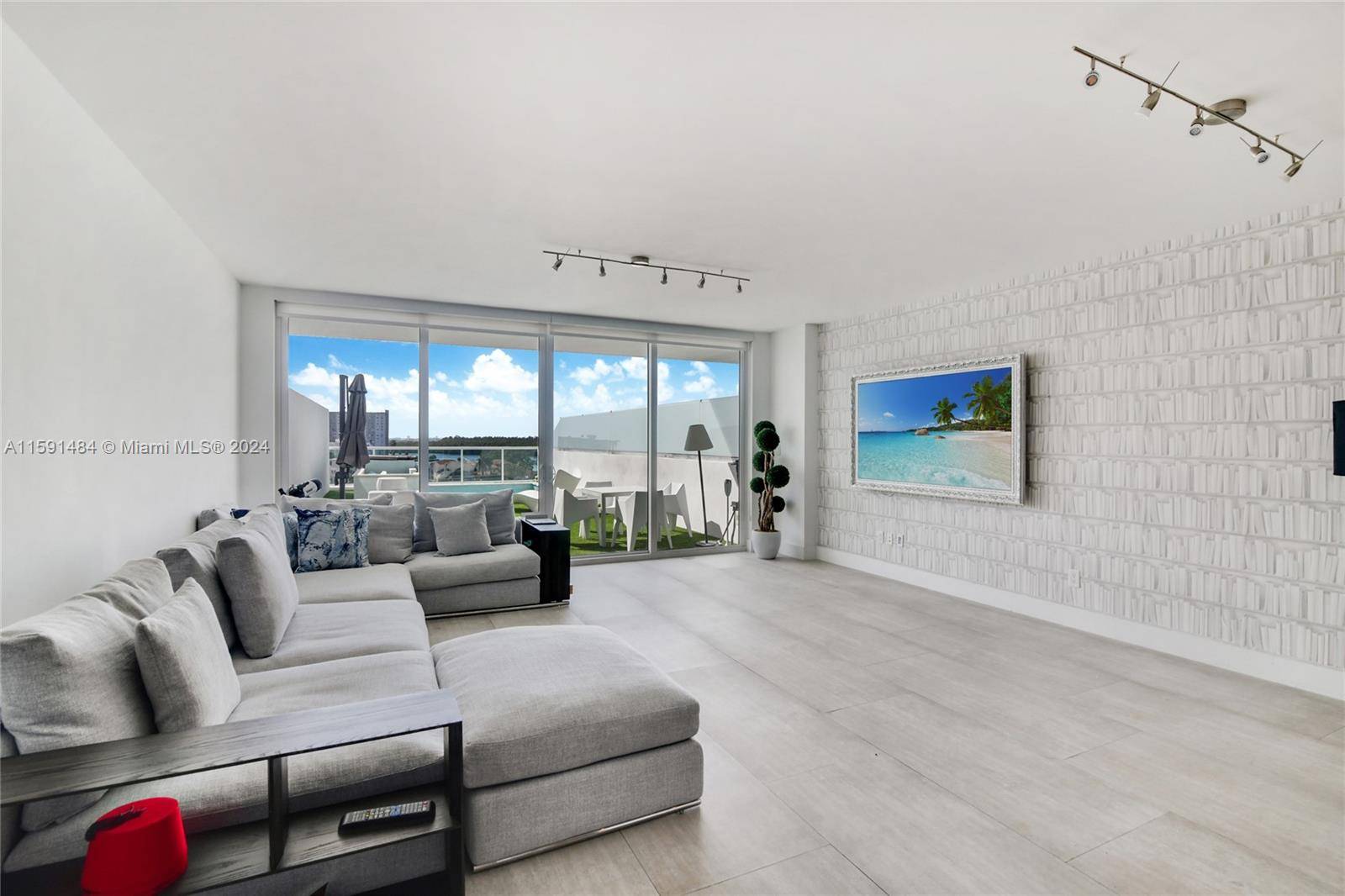 Sunny Isles Beach, FL 33160,400 Sunny Isles Blvd #605-Private Pool