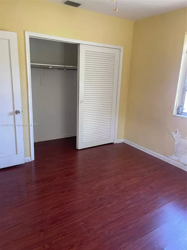 Hollywood, FL 33020,1858 Wiley St
