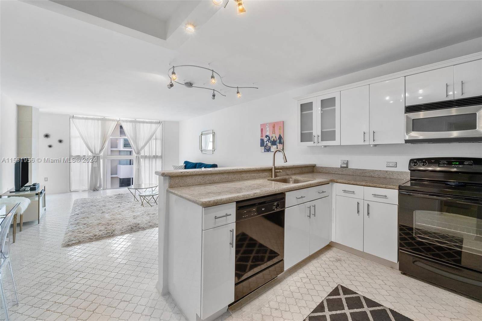Miami Beach, FL 33139,1228 West Ave #1511