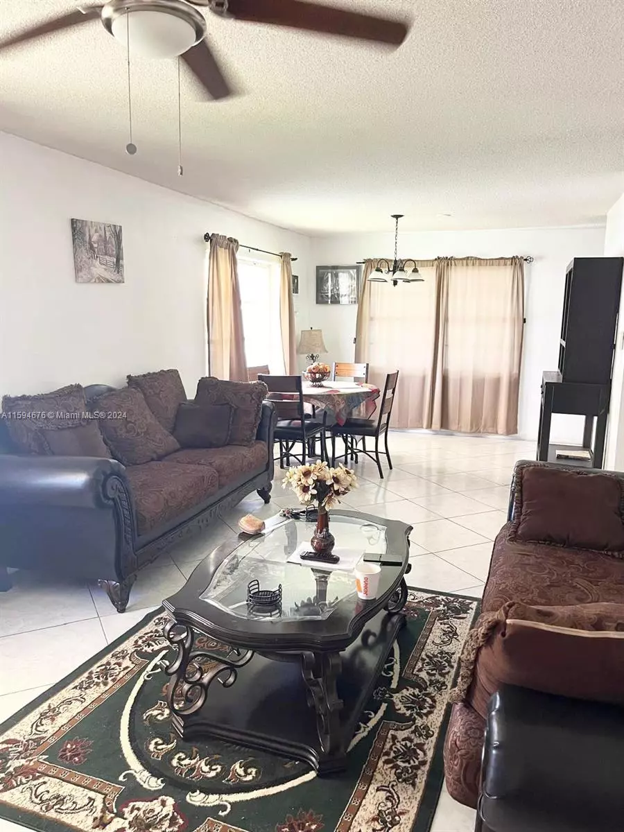 Lauderhill, FL 33313,1521 NW 43rd Ave #107