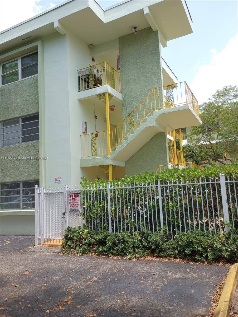2031 Dewey St #101, Hollywood, FL 33020