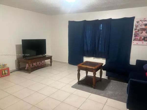 Hollywood, FL 33020,2031 Dewey St #101