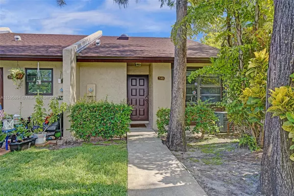 748 NW 47th St, Deerfield Beach, FL 33064