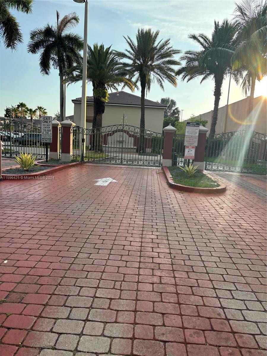 Miami, FL 33126,8340 NW 10th St #3G