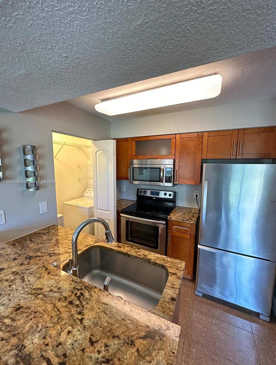 1239 SW 46th Ave #911, Pompano Beach, FL 33069