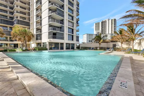 Riviera Beach, FL 33404,5380 N Ocean Dr #8H