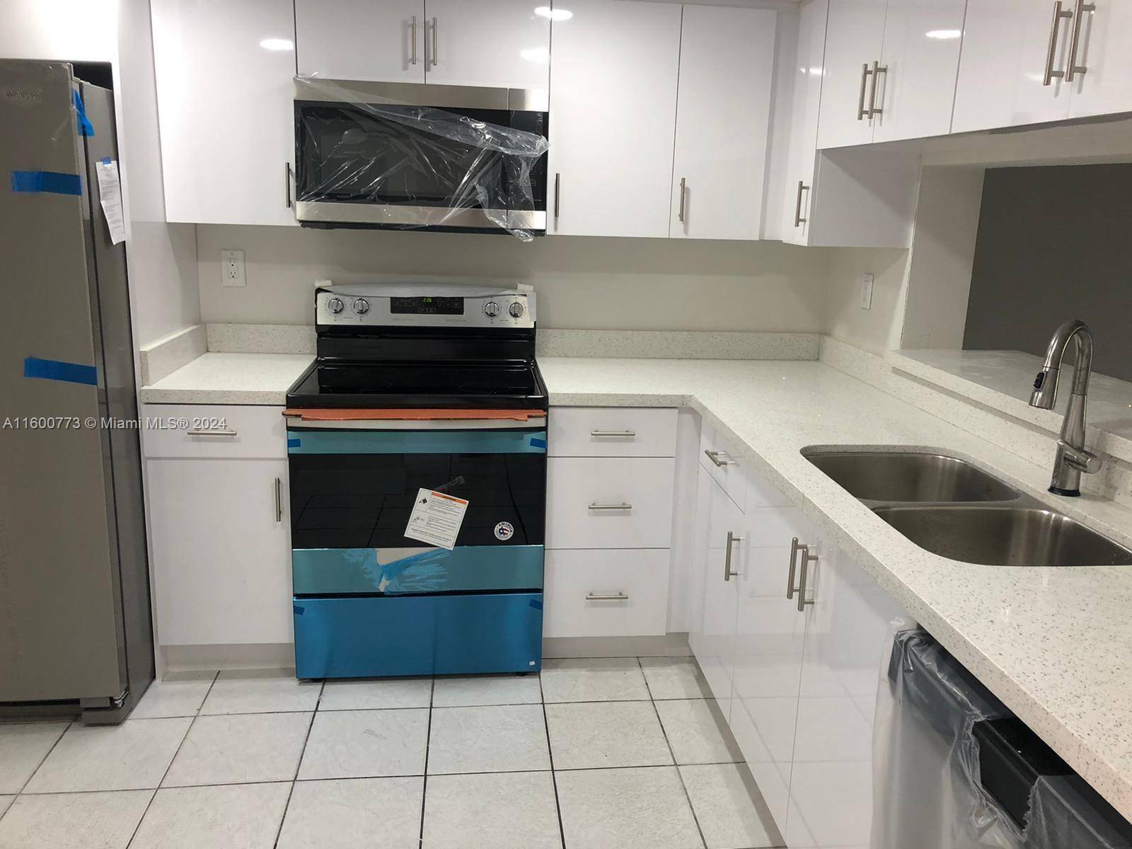 Miami, FL 33172,271 W Park Dr #7-10