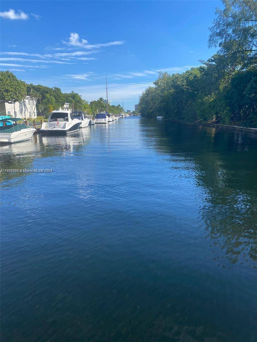 Fort Lauderdale, FL 33308,6489 Bay Club Dr #4