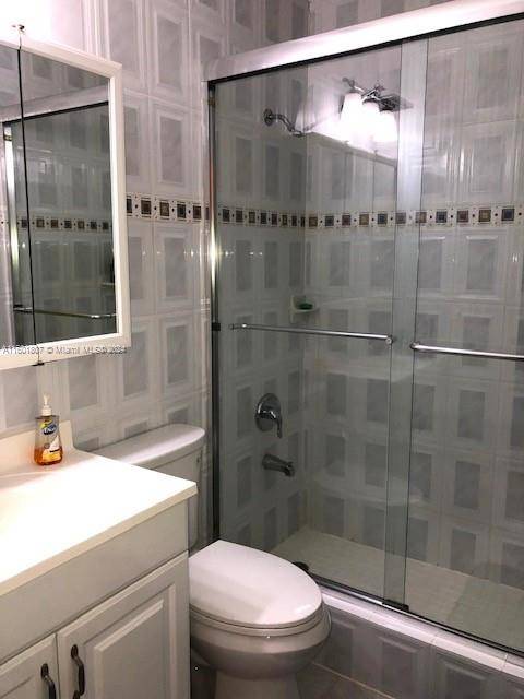 Hialeah, FL 33016,2308 W 68th St #9-2