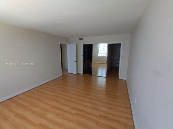 Aventura, FL 33160,2780 NE 183rd St #1402