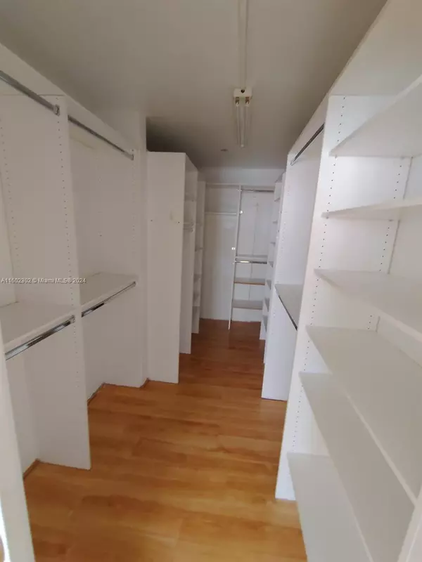 Aventura, FL 33160,2780 NE 183rd St #1402