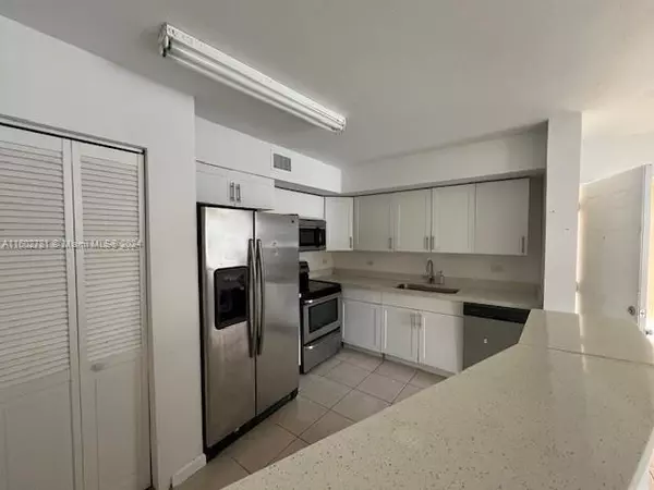Hollywood, FL 33021,3690 N 56th Ave #902