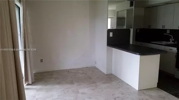 Hollywood, FL 33023,5855 Washington St #97