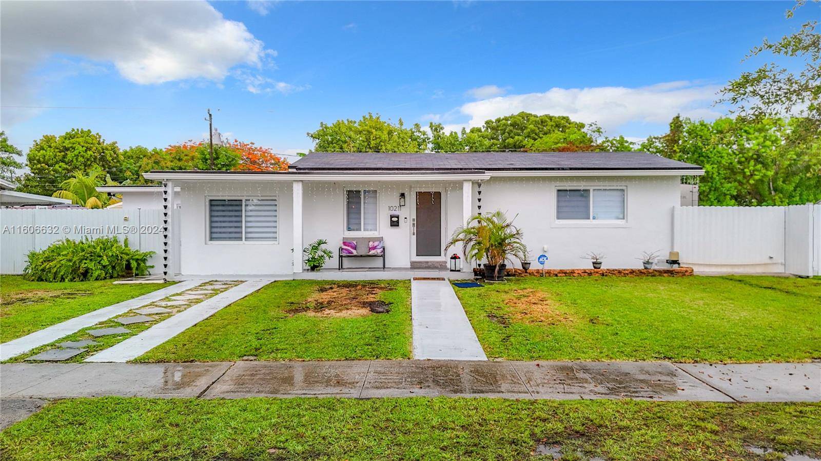 10211 Martinique Dr, Cutler Bay, FL 33189