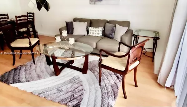 North Miami, FL 33181,2350 NE 135th St #212
