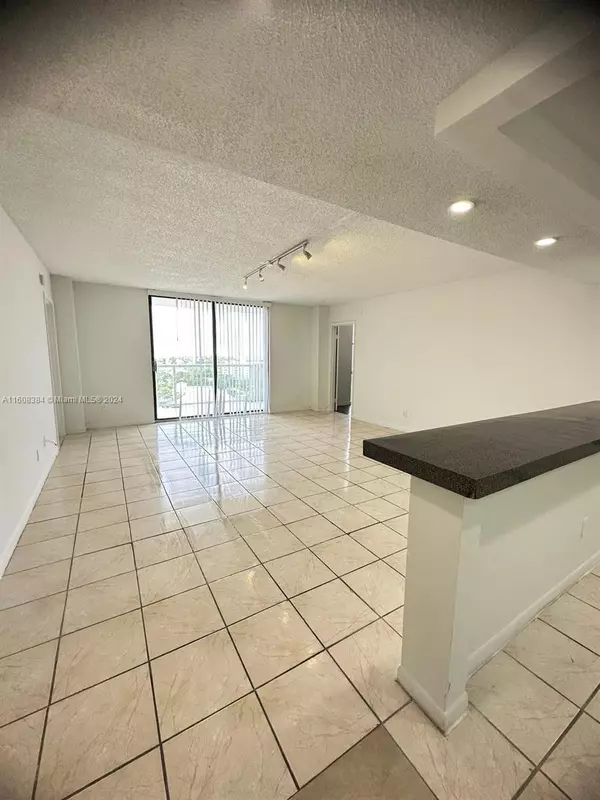 North Miami, FL 33181,13499 Biscayne Blvd #1209