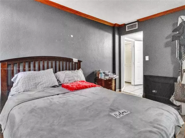 Miami, FL 33172,110 Fontainebleau Blvd #403