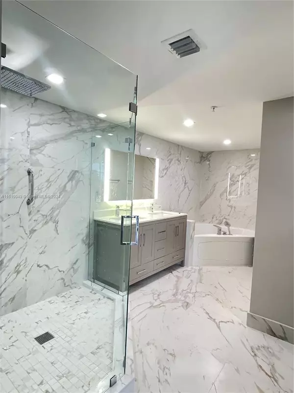 Sunny Isles Beach, FL 33160,16699 Collins Ave #1201