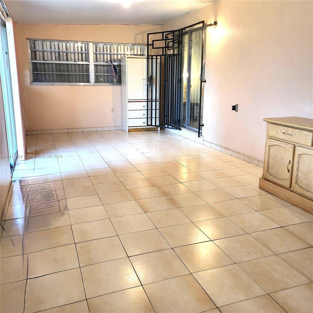 Miami, FL 33134,132 SW 55th Ave