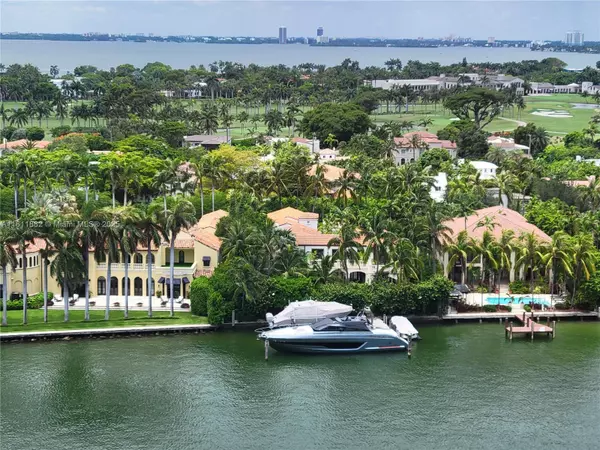 Miami Beach, FL 33140,5600 Collins Ave #16F