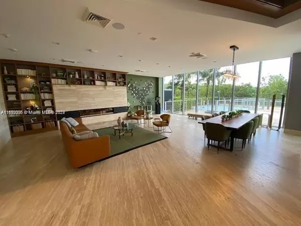 North Miami Beach, FL 33160,16385 Biscayne Blvd #1418