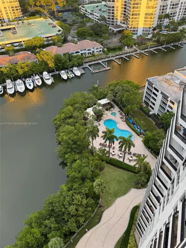 Aventura, FL 33180,3400 NE 192nd St #PH10