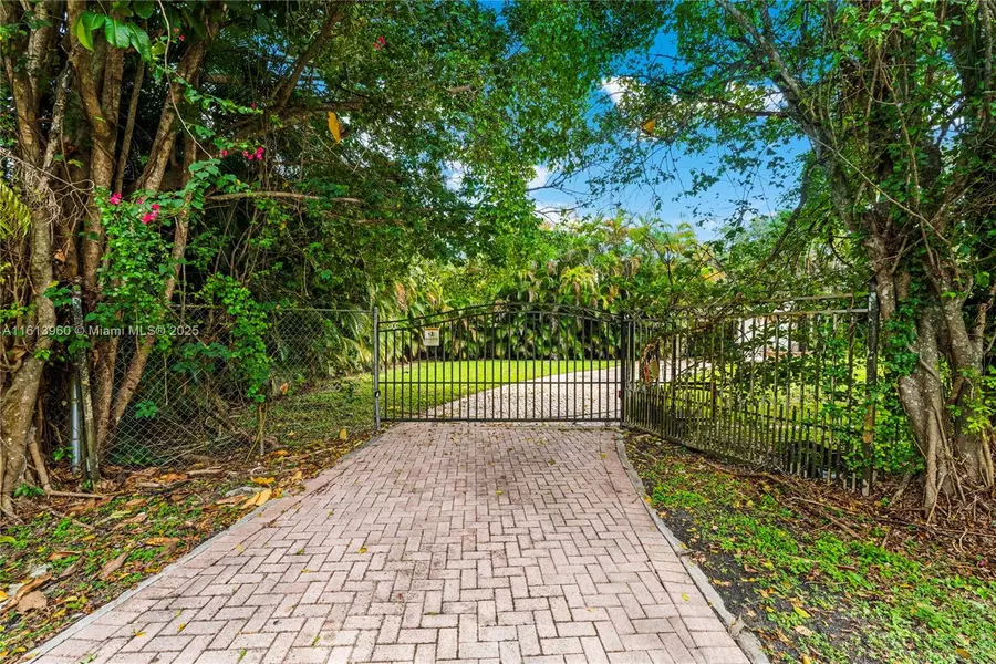7850 SW 112th St, Pinecrest, FL 33156