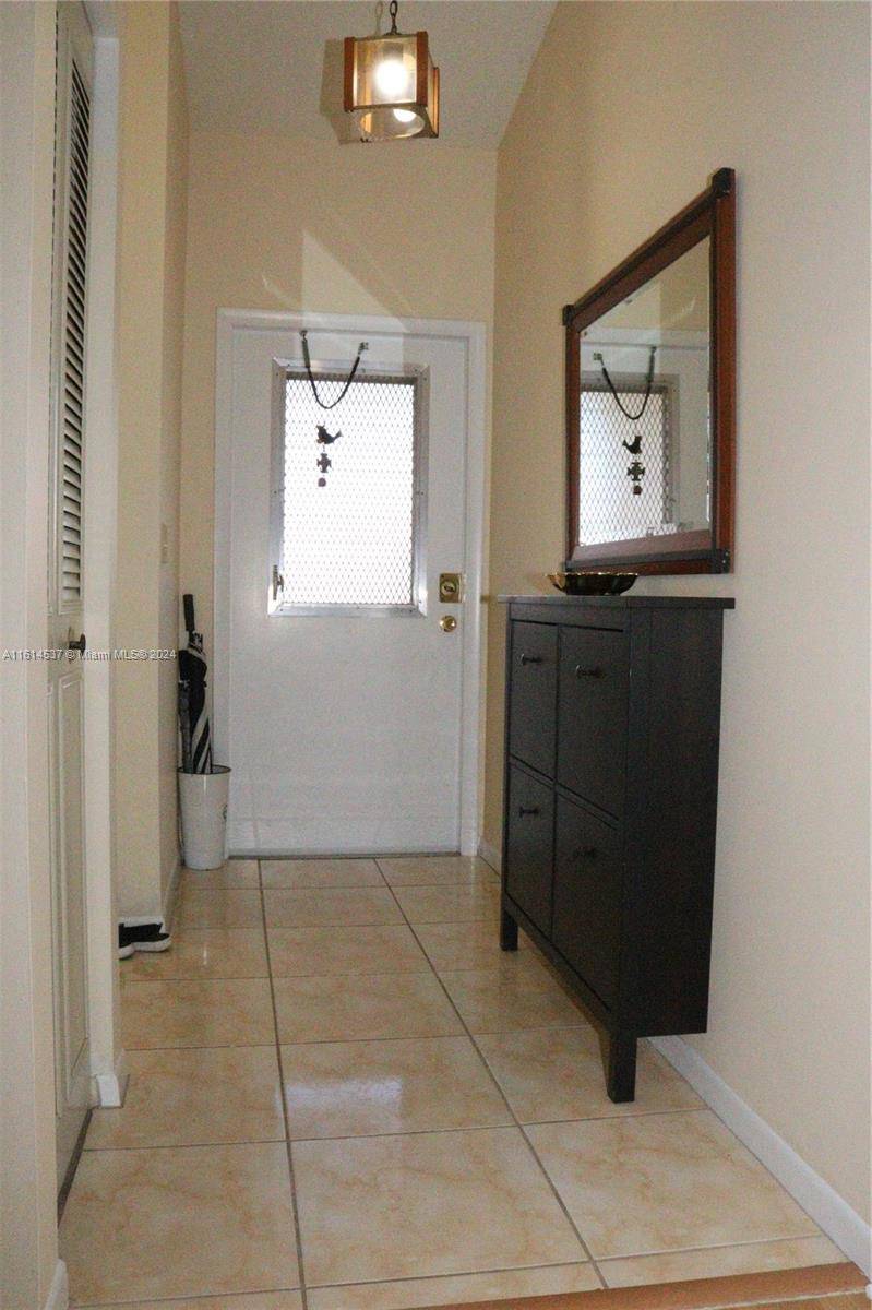 West Palm Beach, FL 33409,1028 Green Pine Blvd #G