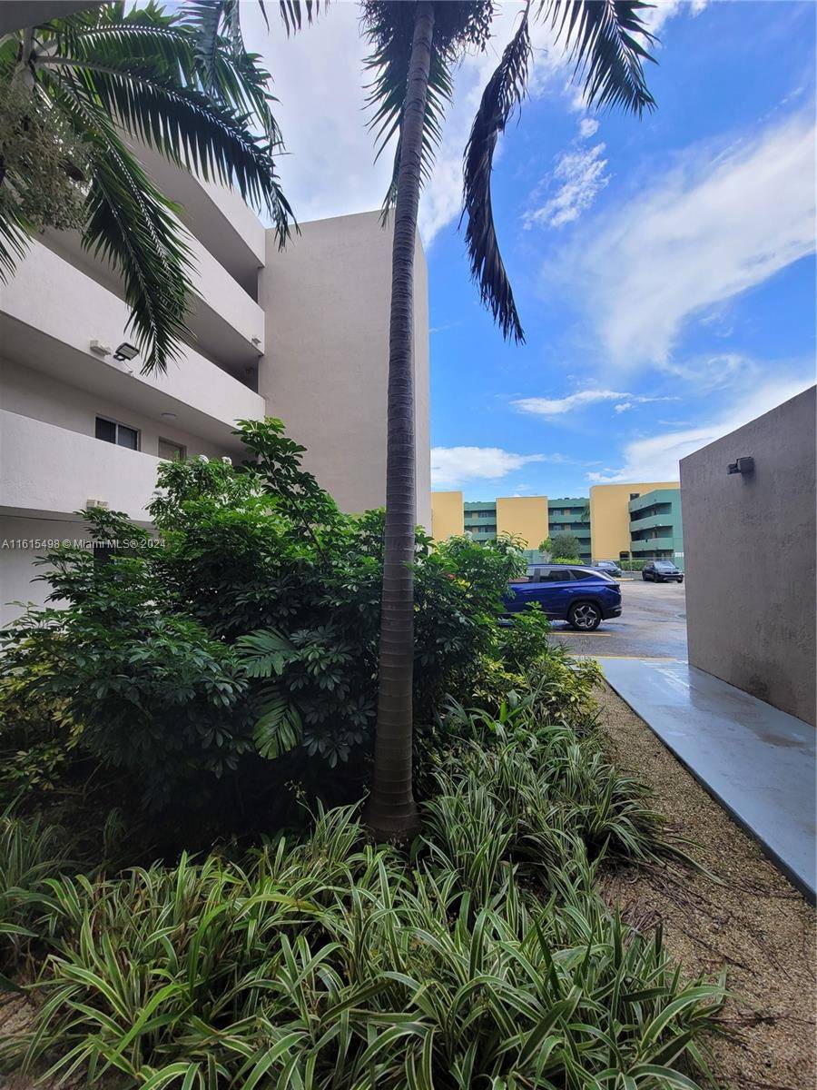 6091 W 22nd Ct #105, Hialeah, FL 33016