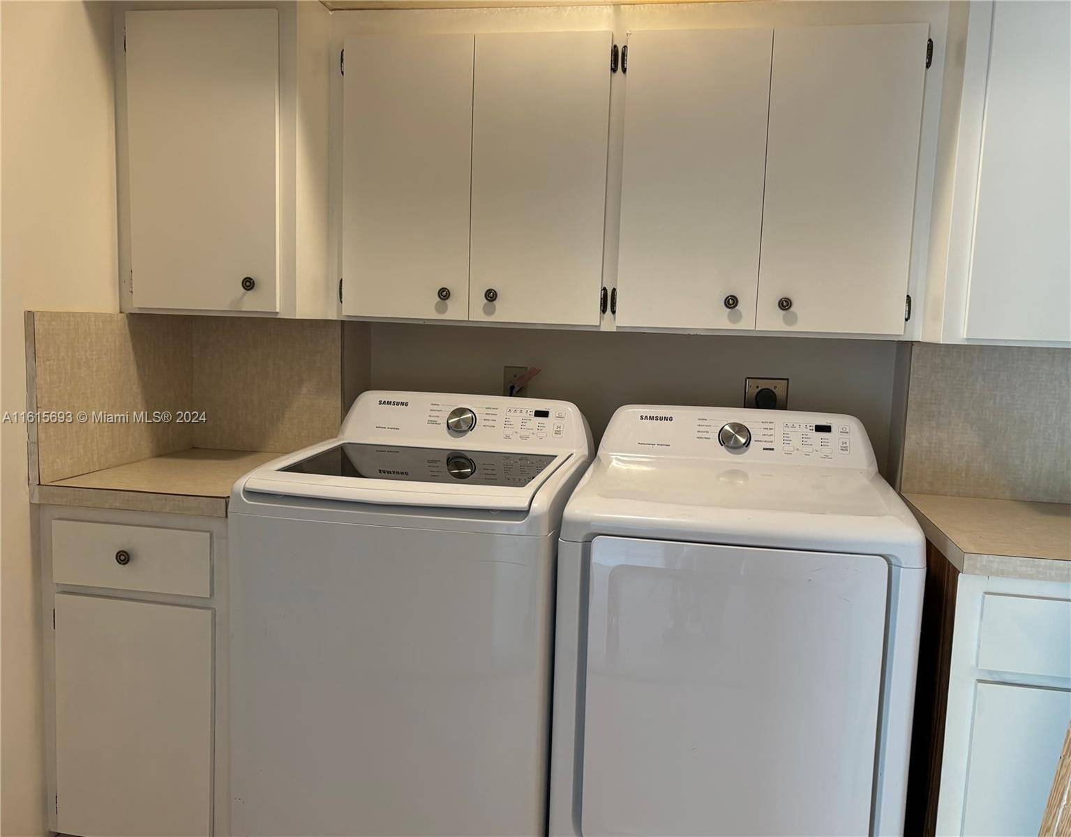 West Palm Beach, FL 33401,3520 Whitehall Dr #305