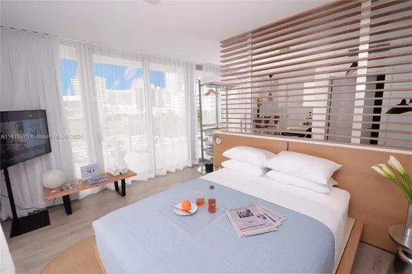 Miami Beach, FL 33140,6080 Collins Ave