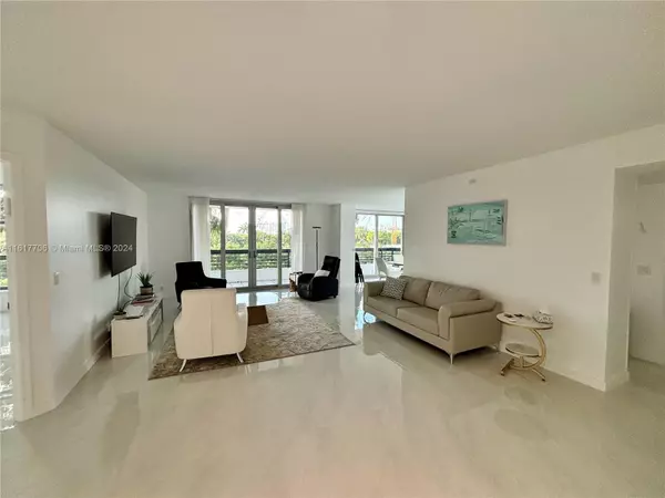 Aventura, FL 33180,3500 Mystic Pointe Dr #405