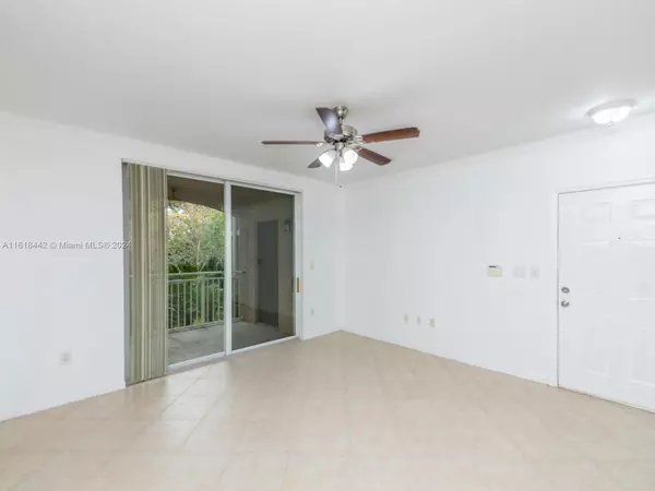West Palm Beach, FL 33411,6492 Emerald Dunes Dr #206