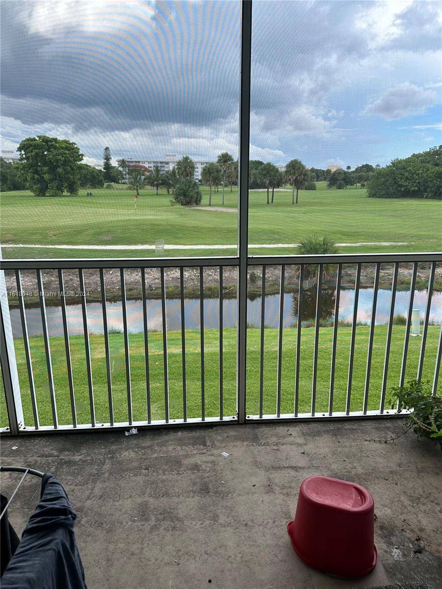 Pompano Beach, FL 33069,3001 S Palm Aire Dr #207