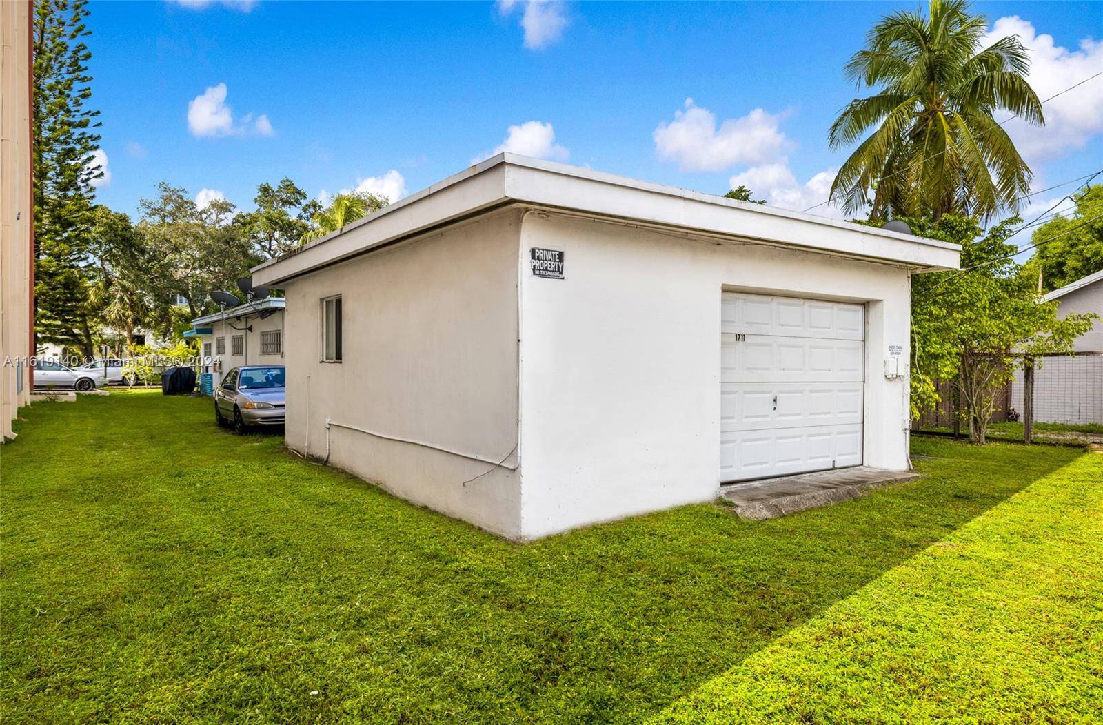 Hollywood, FL 33020,1711 Buchanan St