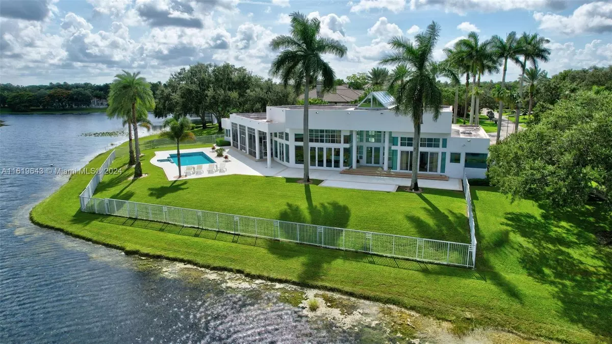 Weston, FL 33331,2940 Surrey Ln