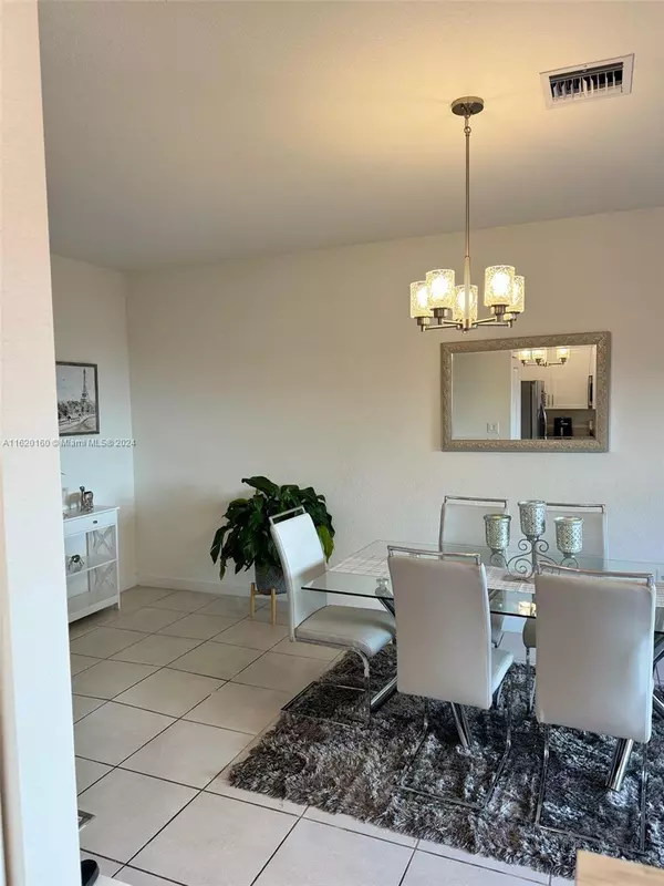 Miami, FL 33179,21441 NE 3rd Pl