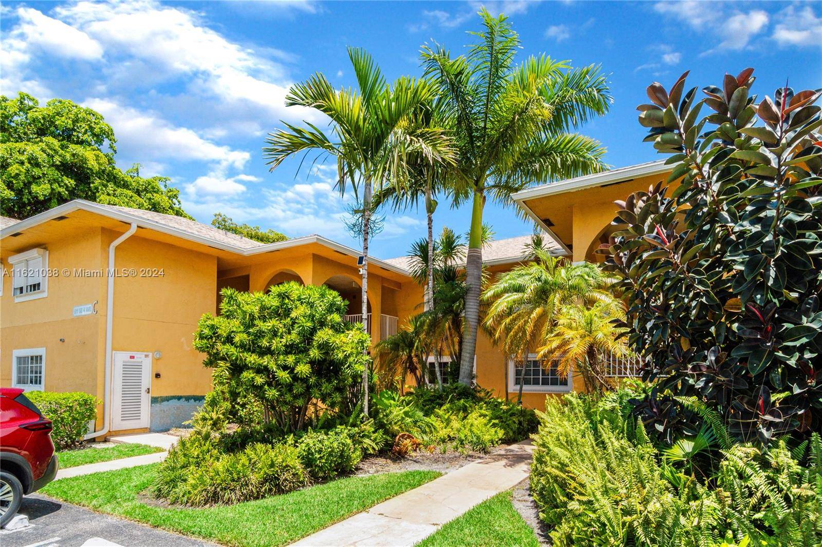 811 SE 4th Ave #C201, Dania Beach, FL 33004