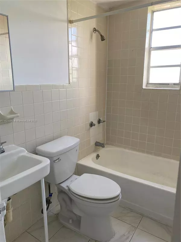 Miami, FL 33135,1003 SW 15th Ave #6