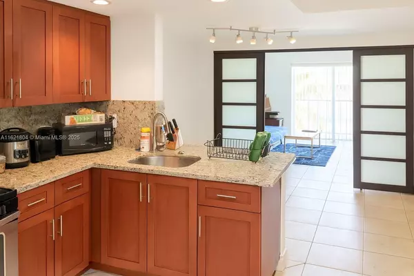 Pinecrest, FL 33156,6707 N Kendall Dr #115