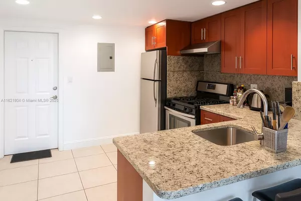 6707 N Kendall Dr #115, Pinecrest, FL 33156