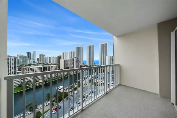 Sunny Isles Beach, FL 33160,300 Bayview Dr #1711