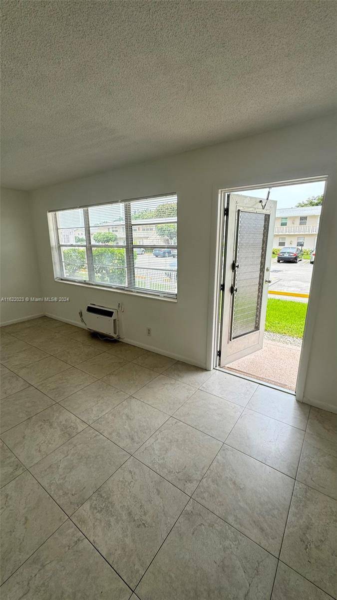 West Palm Beach, FL 33417,18 Hastings B #18