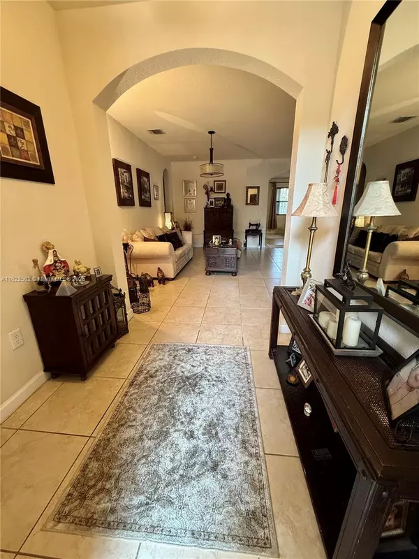 Miami, FL 33196,11922 SW 154th Path