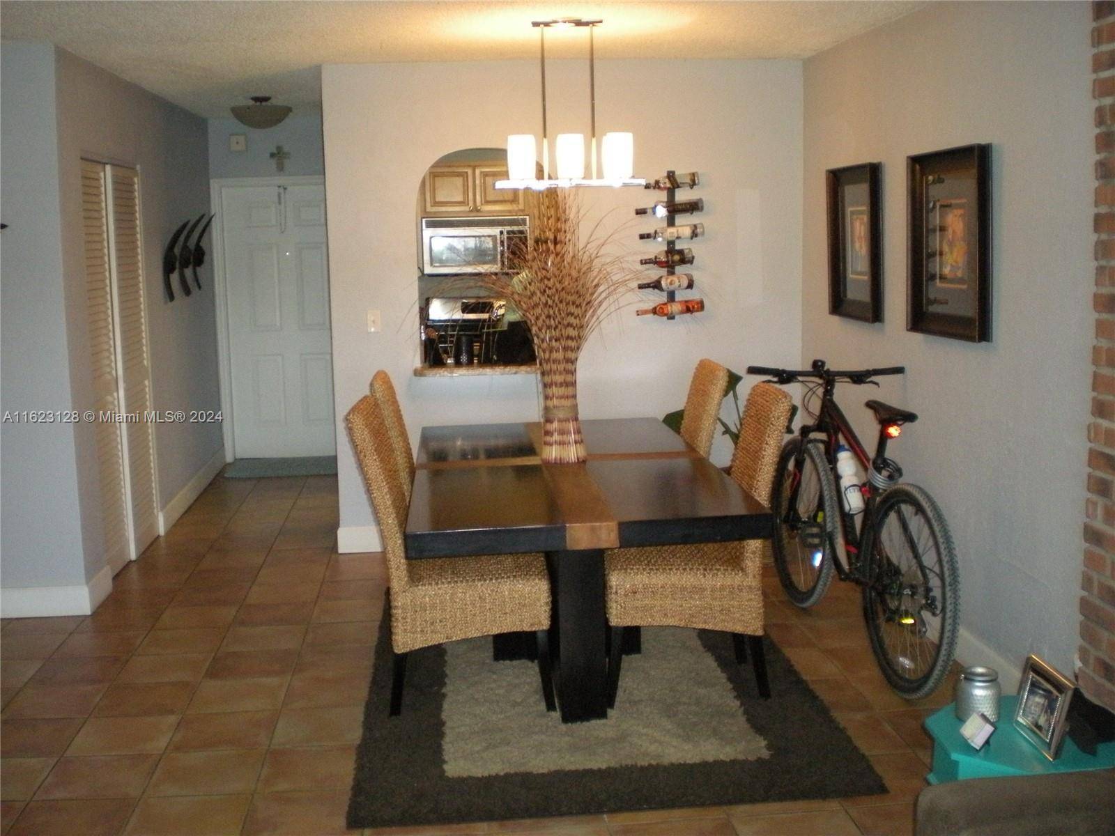 Pinecrest, FL 33156,6707 N Kendall Dr #102